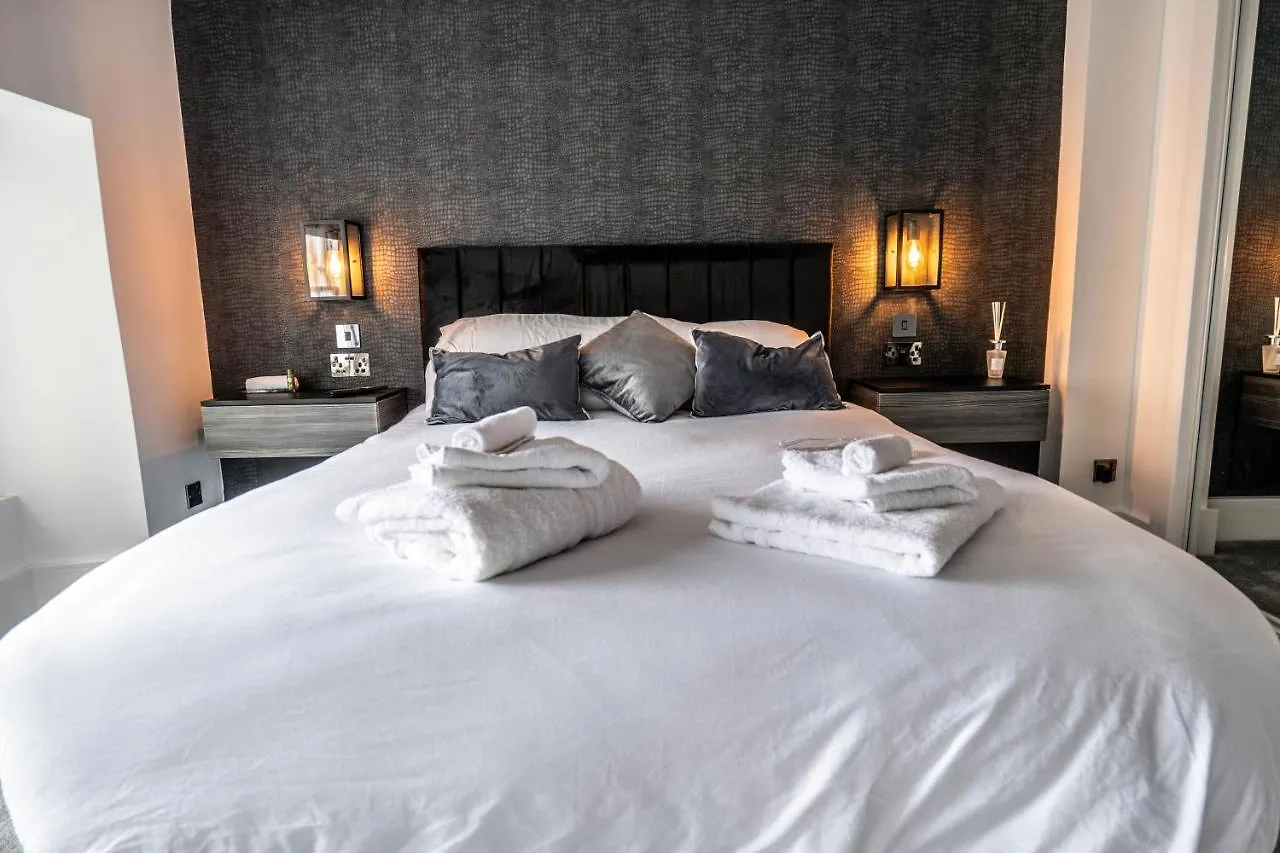 Luxury Royal Mile Boutique 2Bedroom Apartment Edinburgh