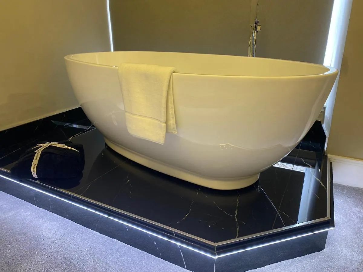 Luxury Royal Mile Boutique 2Bedroom Apartment Edinburgh