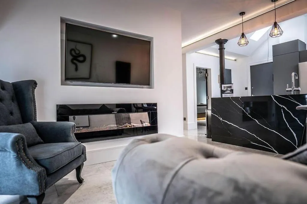 Luxury Royal Mile Boutique 2Bedroom Apartment Edinburgh
