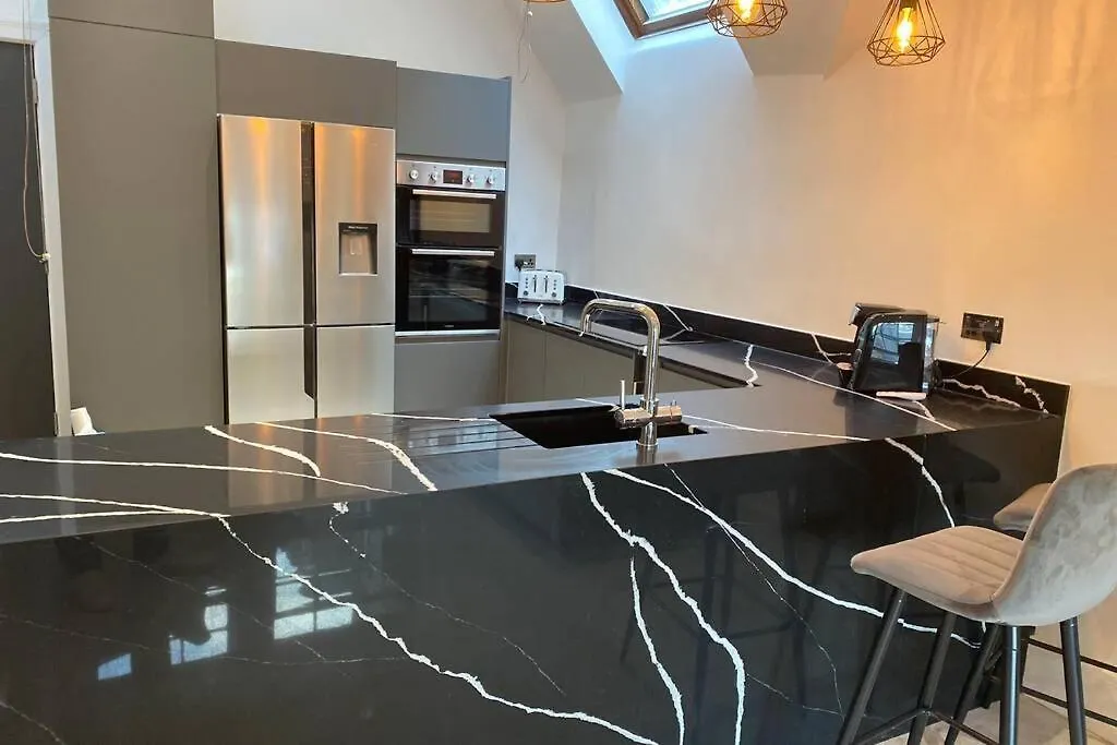 Luxury Royal Mile Boutique 2Bedroom Apartment Edinburgh