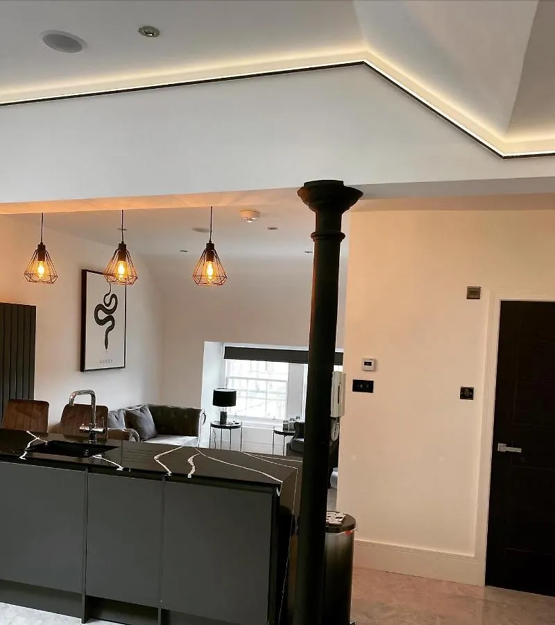 Luxury Royal Mile Boutique 2Bedroom Apartment Edinburgh
