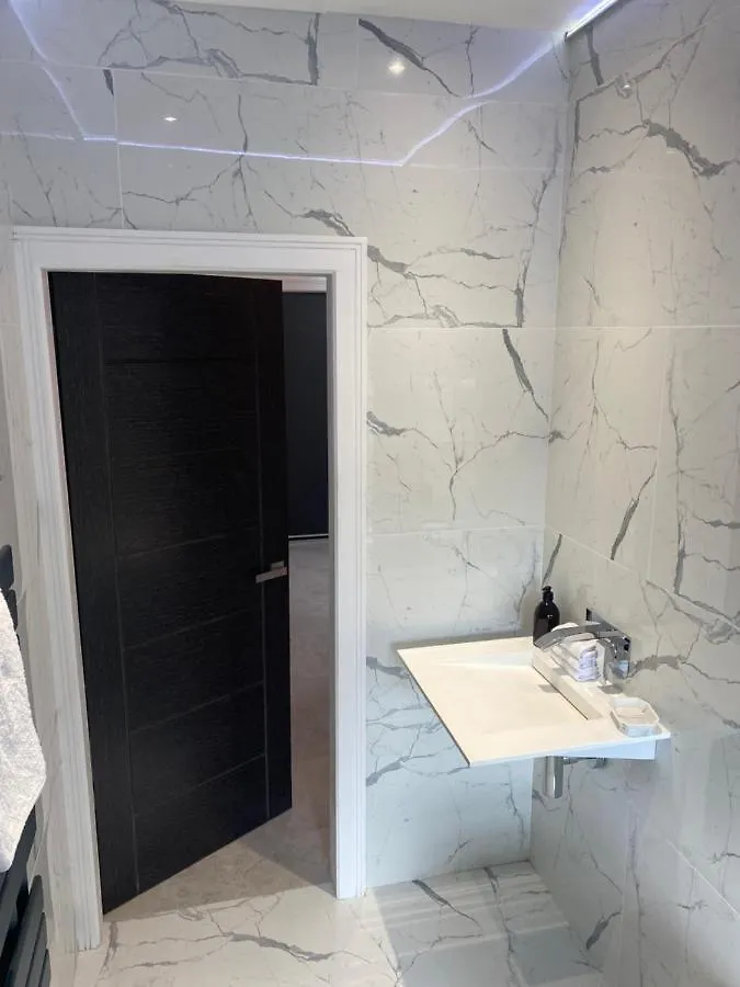 Luxury Royal Mile Boutique 2Bedroom Apartment Edinburgh