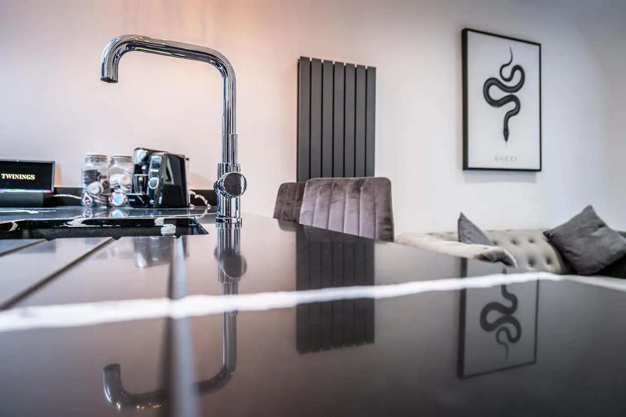 Luxury Royal Mile Boutique 2Bedroom Apartment Edinburgh Großbritannien